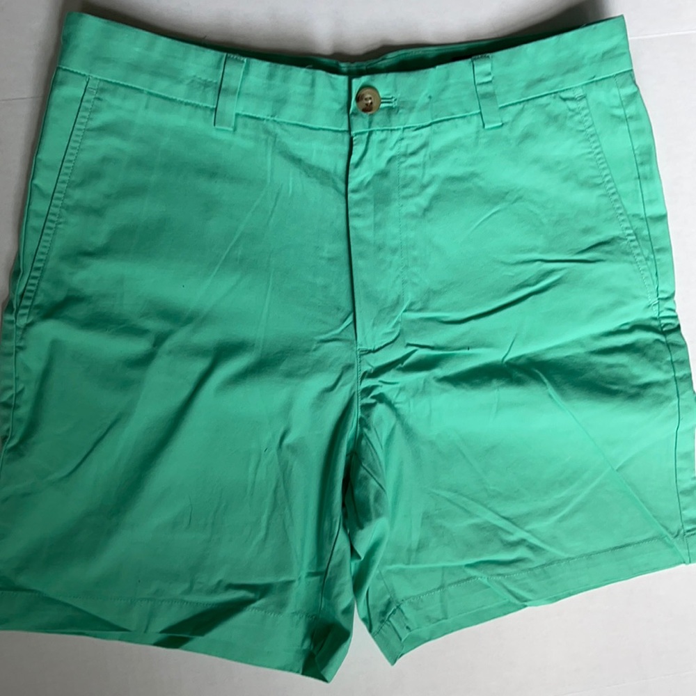 32” Mint green Vineyard vines khakis (5.5” inseam)